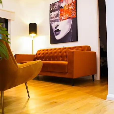 Tower L 3 Bed Sleeps 5 L Free Parking) York