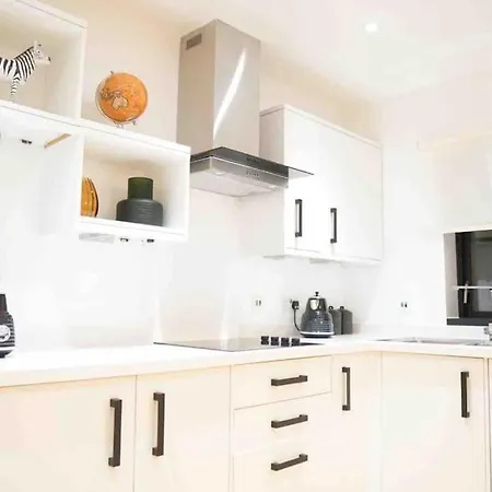 Daire Tower L 3 Bed Sleeps 5 L Free Parking) *