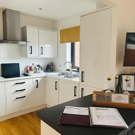 Tower L 3 Bed Sleeps 5 L Free Parking) *