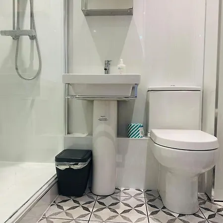 Tower L 3 Bed Sleeps 5 L Free Parking) York