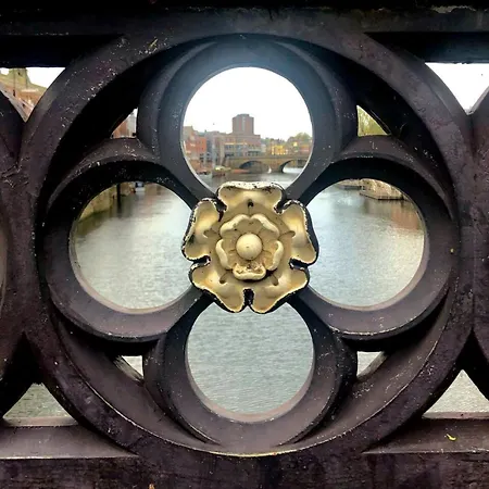 Tower L 3 Bed Sleeps 5 L Free Parking) Lägenhet