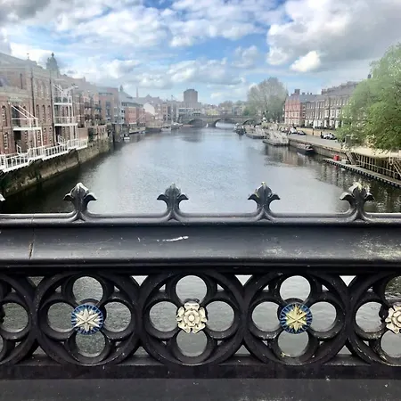 Tower L 3 Bed Sleeps 5 L Free Parking) Lägenhet York