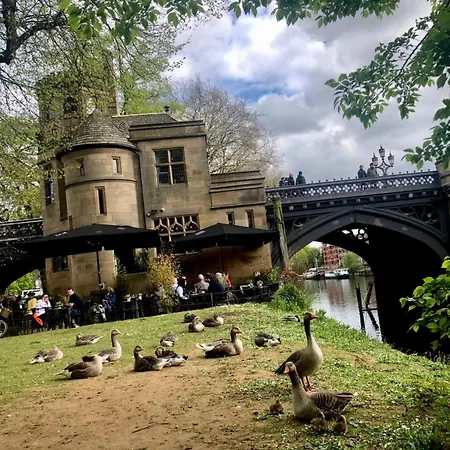 Tower L 3 Bed Sleeps 5 L Free Parking) Daire