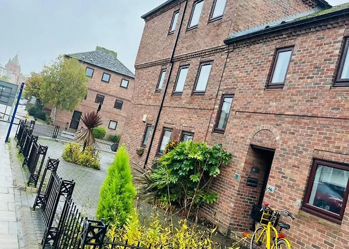 Tower L 3 Bed Sleeps 5 L Free Parking)