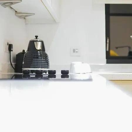 Tower L 3 Bed Sleeps 5 L Free Parking)