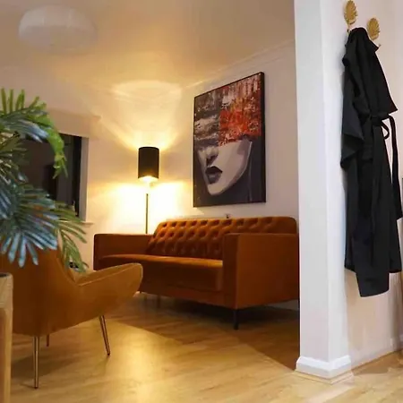 Tower L 3 Bed Sleeps 5 L Free Parking) *