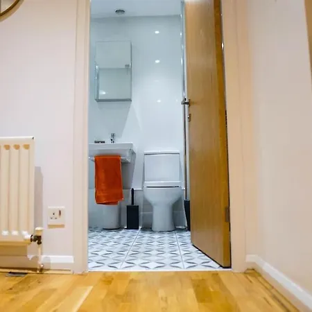 Tower L 3 Bed Sleeps 5 L Free Parking) شقة