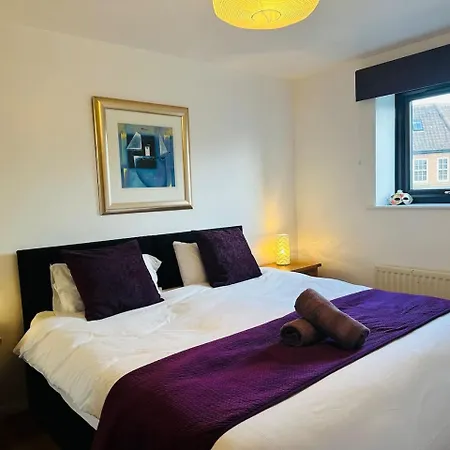 Tower L 3 Bed Sleeps 5 L Free Parking) شقة